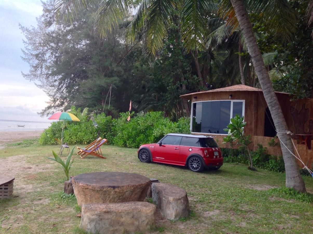 Ban Tawansongfa Hotell Lang Suan Eksteriør bilde